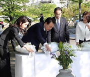 Yoon, Kishida pay respects to Korean victims of Hiroshima atomic bomb