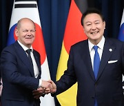 尹 “한국-독일 군사비밀정보보호협정 조속히 체결”