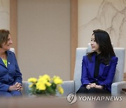 김건희·獨 에른스트 여사 "한국 문화재 반환 협력"