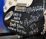 [포토] 8억원에 낙찰된 커트 코베인의 기타