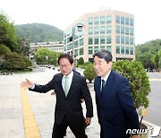 이주호 부총리 맞이한 조희연 교육감