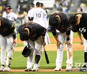 90억 FA로는 부족했나... 5월 ERA 1위인데 승률 간신히 5할... 꼴찌 타율이 상승세 발목 잡는다[SC초점]