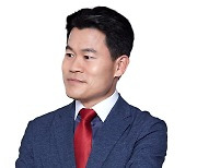[THE INFLUENCER] 한국사 강사 전한길의 유튜브 채널 `꽃보다전한길`