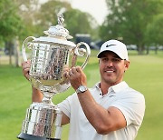 켑카, PGA챔피언십 3승째…'LIV골프 선수' 최초의 메이저 제패로 '우승상금 41억원'