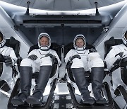 민간 우주여행팀, 두 번째 지구 출발…사우디 첫 여성도