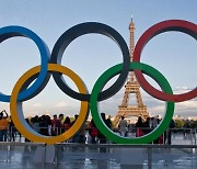 내년 파리올림픽 성화, ‘에펠탑’에서 불타오를까…“추진 중”