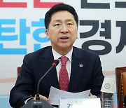 김기현 "민주당, 尹대통령 외교행보 '닥치고 비난'에 혈안"