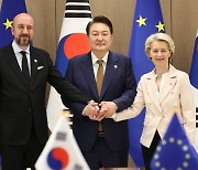 尹, 오늘 한·EU 등 6일간 12차례 회담… ‘외교 슈퍼위크’ 마무리