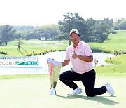 백석현 12년 만에 KPGA 코리안투어 데뷔승 [남자골프]