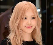 블랙핑크 로제 ‘당길수록 더 예쁨’ [MK포토]