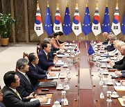 尹 “EU, 제1의 對한국 투자 파트너”…EU “韓, 중요한 동반자”