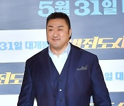 ‘범죄도시3’ 마동석 “주먹 액션, 몸통에 패드 장착해도 장기 울려”