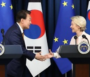 尹-EU 지도부 정상회담…안보·경제·과학기술 협력 강화