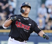 강백호 대 송승환, 거포형 1번타자 이색 맞대결··· KBO ‘강한 1번’ 유행은 아직