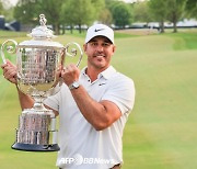 켑카, 3번째 PGA 챔피언십 우승 'LIV 선수 최초 메이저대회 정상'