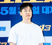 [T포토] 김무열 '마주치면, 두근'