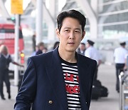 [Ms포토] 이정재 '화보처럼 출국'