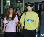 블랙핑크 리사, 편안한 트레이닝 복 차림으로 니스 공항 도착