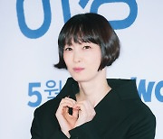 [bnt포토] 이나영 '입술로 표현하는 쑥스러움'