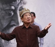 [Herald Interview] Actor Lee Soon-jae celebrates 68-year acting career as King Lear