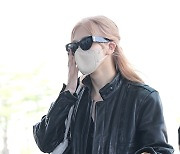 블랙핑크 로제, 러블리하게 출국~ [포토엔HD]