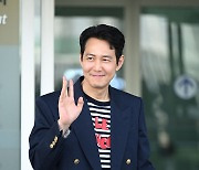 이정재,'멋진 출국길' [사진]