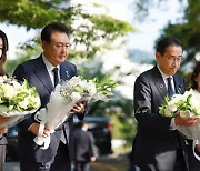 마이니치 “韓·日 정상 한인 원폭 희생자 위령비 공동 참배, 日서 타진해 실현. 관계 개선 상징”