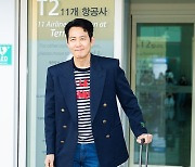 [T포토] 이정재 '공항의 댄디남'