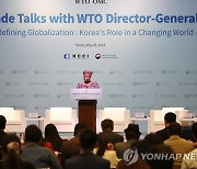 대한상의 강연하는 응고지 WTO 사무총장