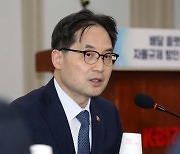 "노조 불법, 뿌리 뽑는다" 공정위, 연이은 제재 착수