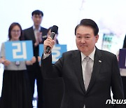 尹 "누리호 3차 발사 성공, 韓 우주강국 G7 선언하는 쾌거"(종합)