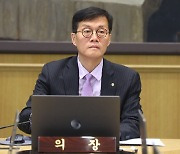 이창용 "물가 2%대 가야 기준금리 인하"(종합2)