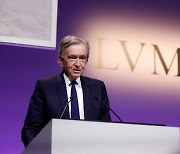 '명품제국' LVMH, 유럽 첫 시총 5000억弗 돌파…테슬라 맹추격