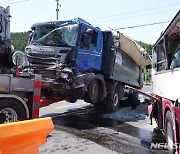 제주서 대만 관광객 버스와 덤프트럭 충돌…37명 경상(종합)