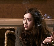 '귀공자' 고아라, 선악공존 미스터리 매력…김선호 "배울 점 많은 연기 선배"