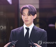 [2보] 유아인 구속영장 기각…법원 "증거인멸 염려 없어"