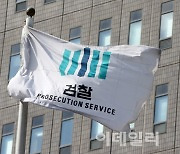 "자녀 사건 해결줬잖아"…성관계 요구한 경찰관 기소