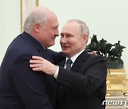 루카셴코 "러 핵무기, 벨라루스로 이전 시작…푸틴 이미 서명"