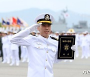 자랑스러운 '해군 장교입니다'
