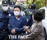'SG 주가폭락' 라덕연 구속기소…7305억 부당이득