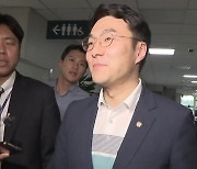 "김남국, 세비로 잠행 쇼"..."자금세탁 사실이면 사퇴"