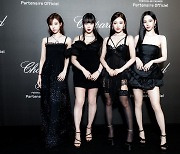 에스파, K팝그룹 최초 칸 입성…레드카펫부터 ‘Spicy’ 화제성