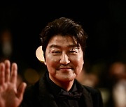 Kim Jee-woon’s ‘Cobweb’ receives 10-minute standing ovation at Cannes