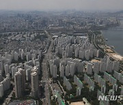 서울 아파트값 1년여 만에 상승세 전환