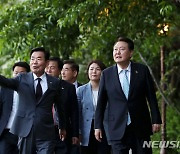 尹-여야 원내대표 회동 무산…의장실 "민주당 상황 등 고려"