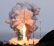 [사설] 누리호 3차 발사 성공, 민간 주도 우주 산업화 첫 발 뗐다