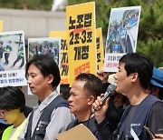 “5년 넘게 판결 안나”···연행해도 이어질 ‘대법원 앞 근로자 집회’