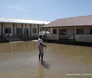 "소말리아 아동들, 30년 만의 홍수로 영양실조·질병 노출"