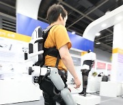 장애인 보행 훈련용 웨어러블 로봇 시연