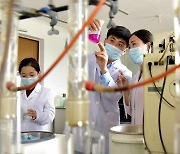 "어린이 영양 관리도 과학화"…연구 매진하는 북한